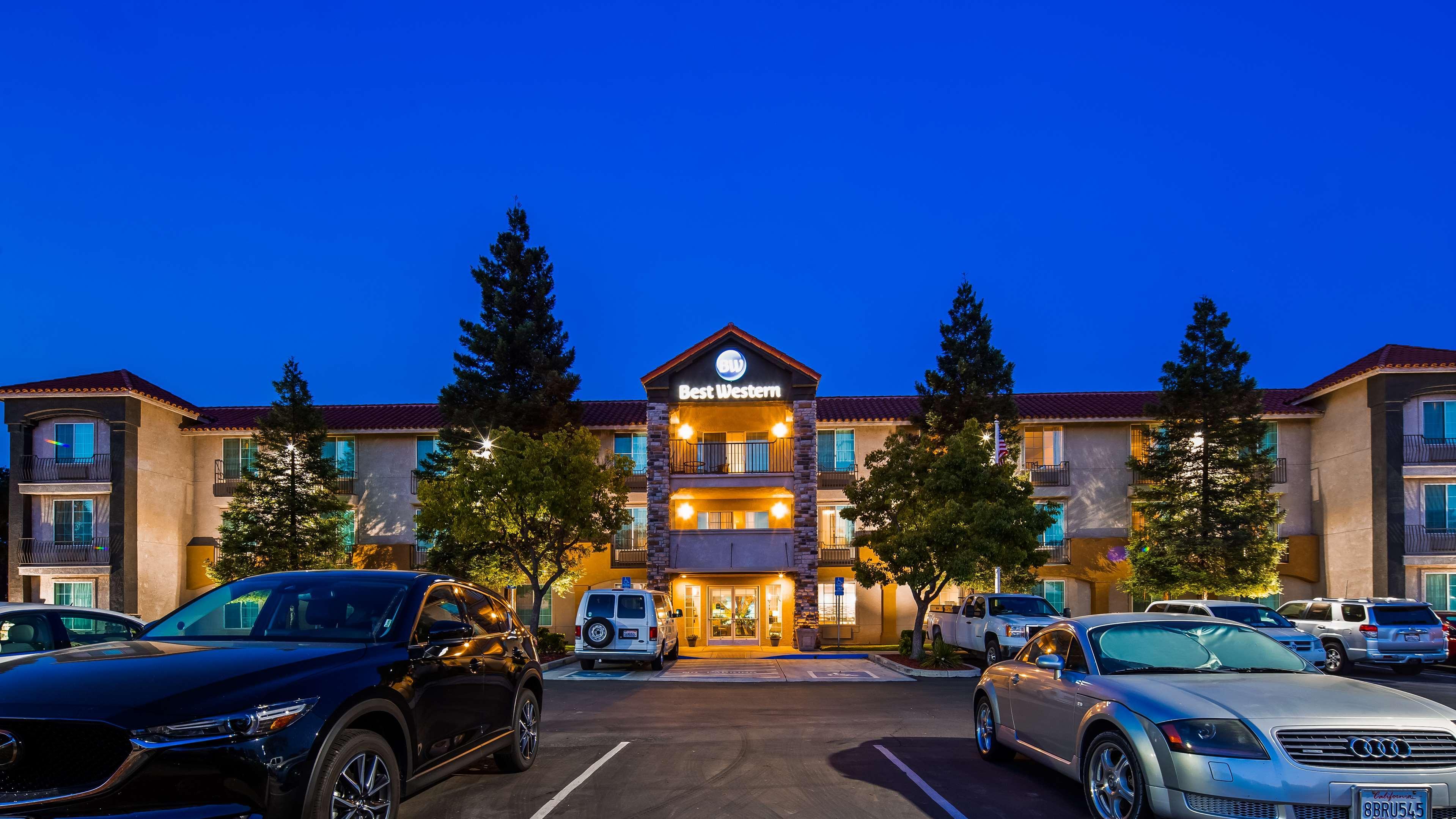 Best Western Visalia Hotel Екстер'єр фото
