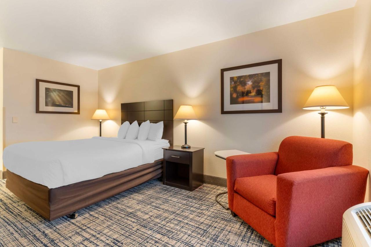 Best Western Visalia Hotel Екстер'єр фото
