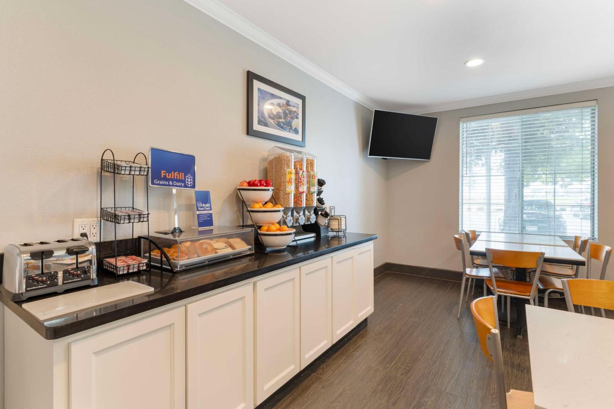 Best Western Visalia Hotel Екстер'єр фото
