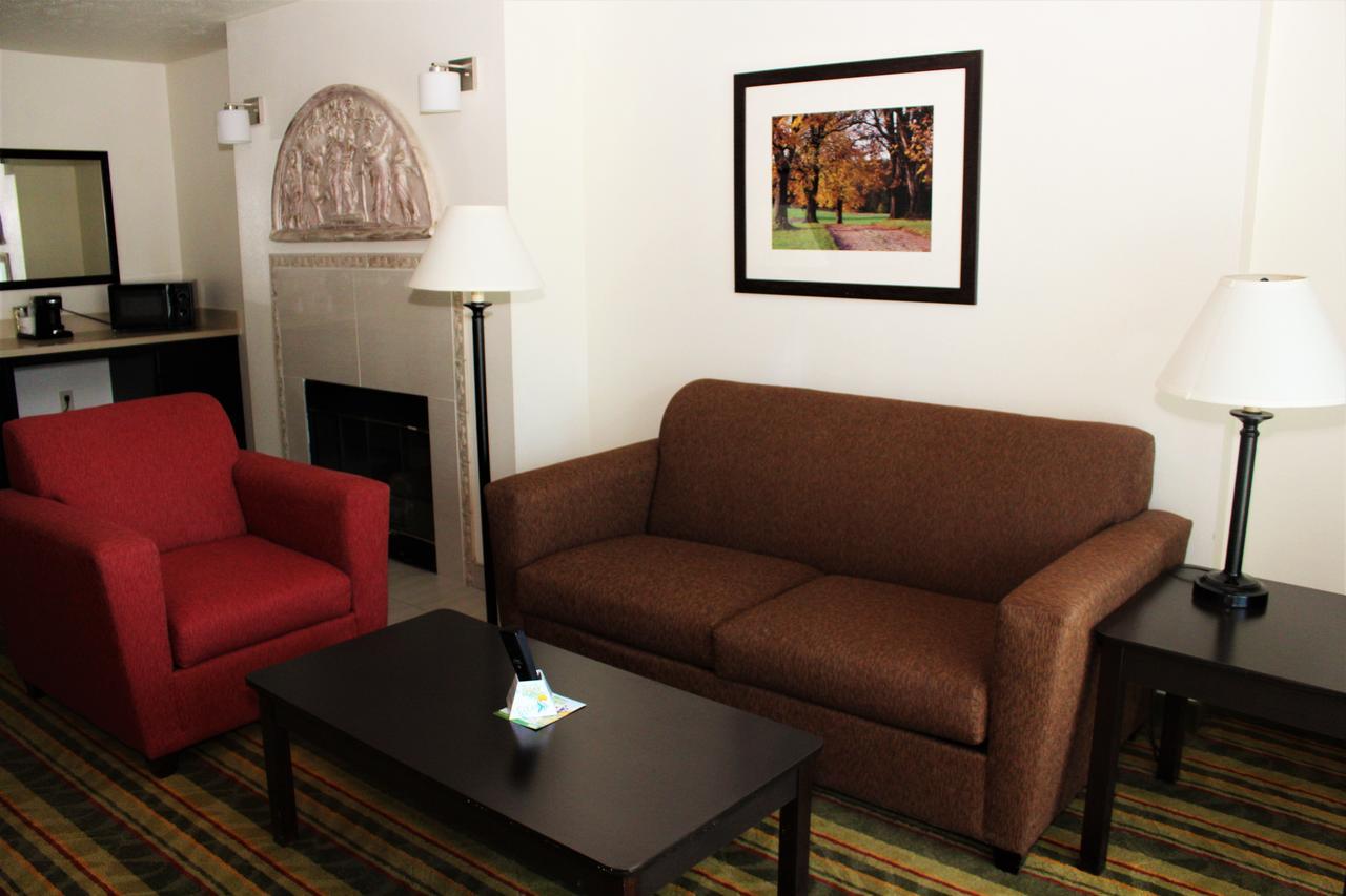 Best Western Visalia Hotel Екстер'єр фото