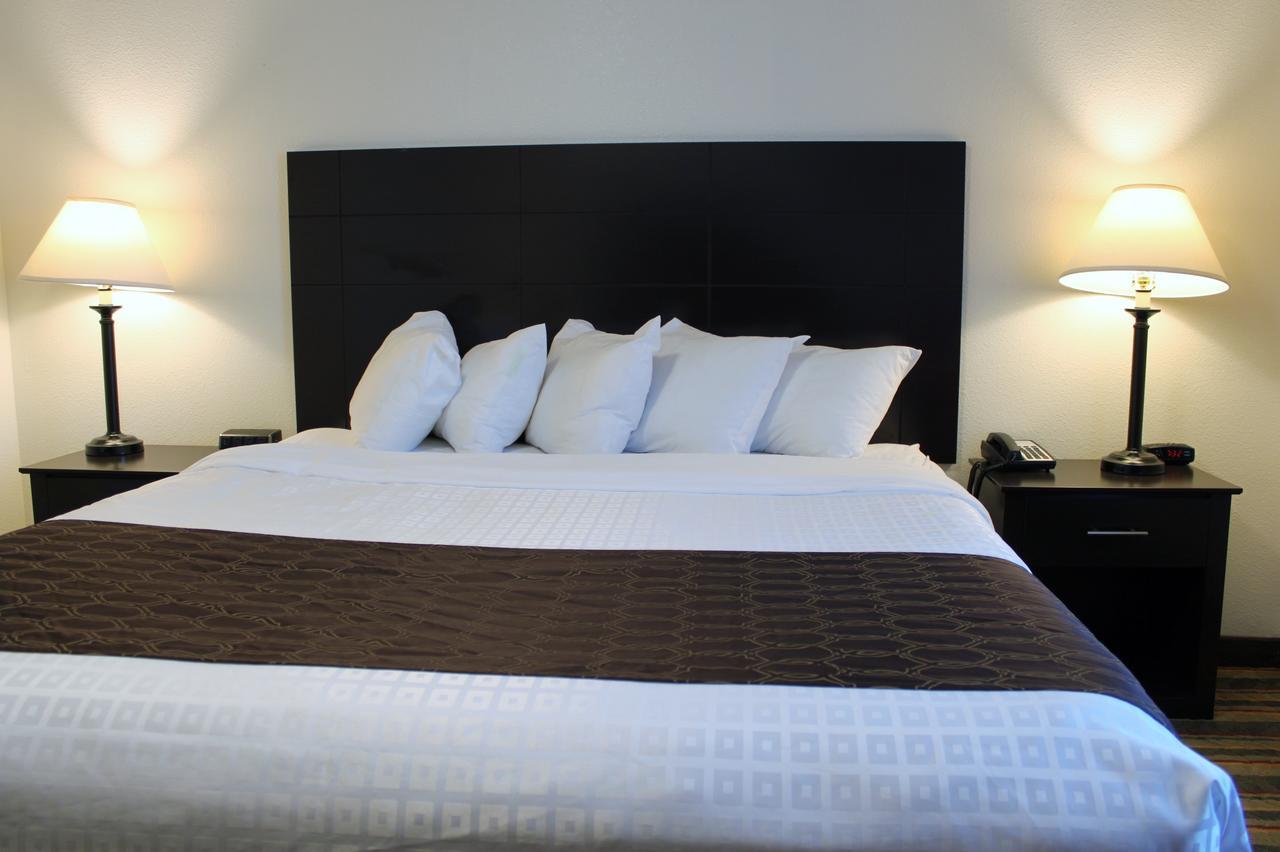 Best Western Visalia Hotel Екстер'єр фото